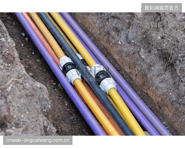 一旦发生由PIM问题导致的重大体育转播事故，责任应由电缆制造商、施工方还是场馆运营方承担？